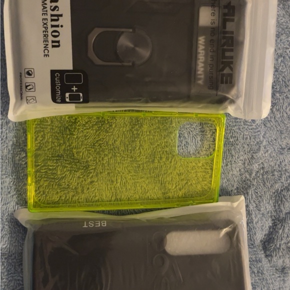 Random phone cases( non-Apple) some random screen protectors - Picture 5 of 5